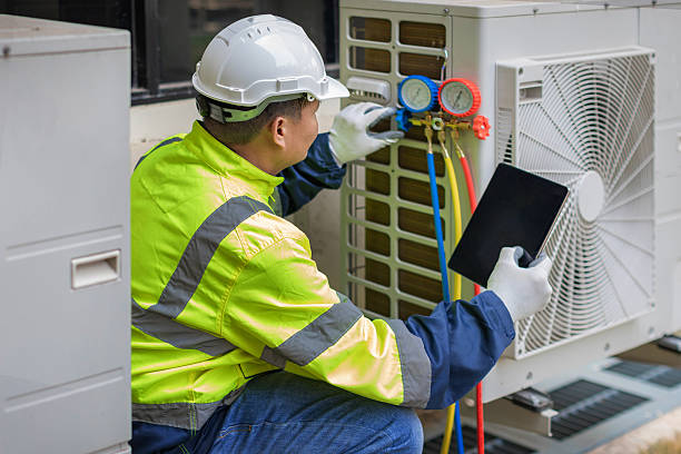 Professional Hvac technician working in Bonita Springs, FL